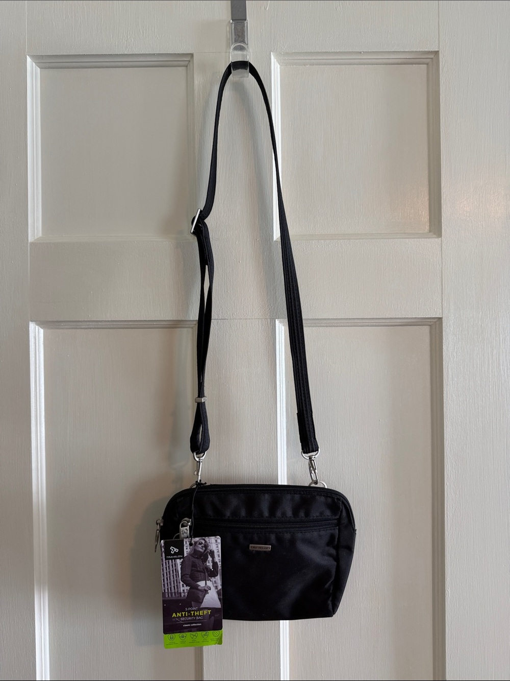 🛄 Travelon black fabric anti-theft security crossbody bag.